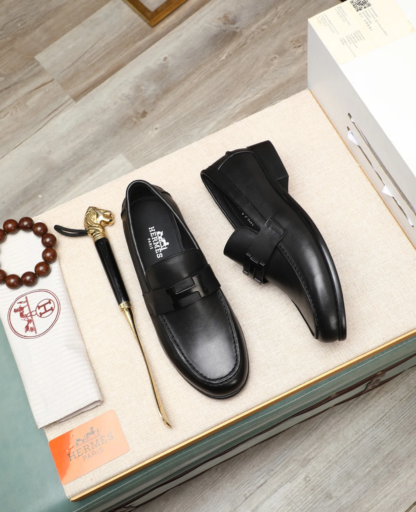 Men's shoes 💰620 Original quality Brand: Hermès Standard code: Men's code: 39.40.41.42.43.44 (38.45. Customized) Grade: Same style as the official website Original quality Material: Original cowhide Original breathable cowhide lining Original outsole Style category: Men's fashionable casual leather shoes Color: Actual picture